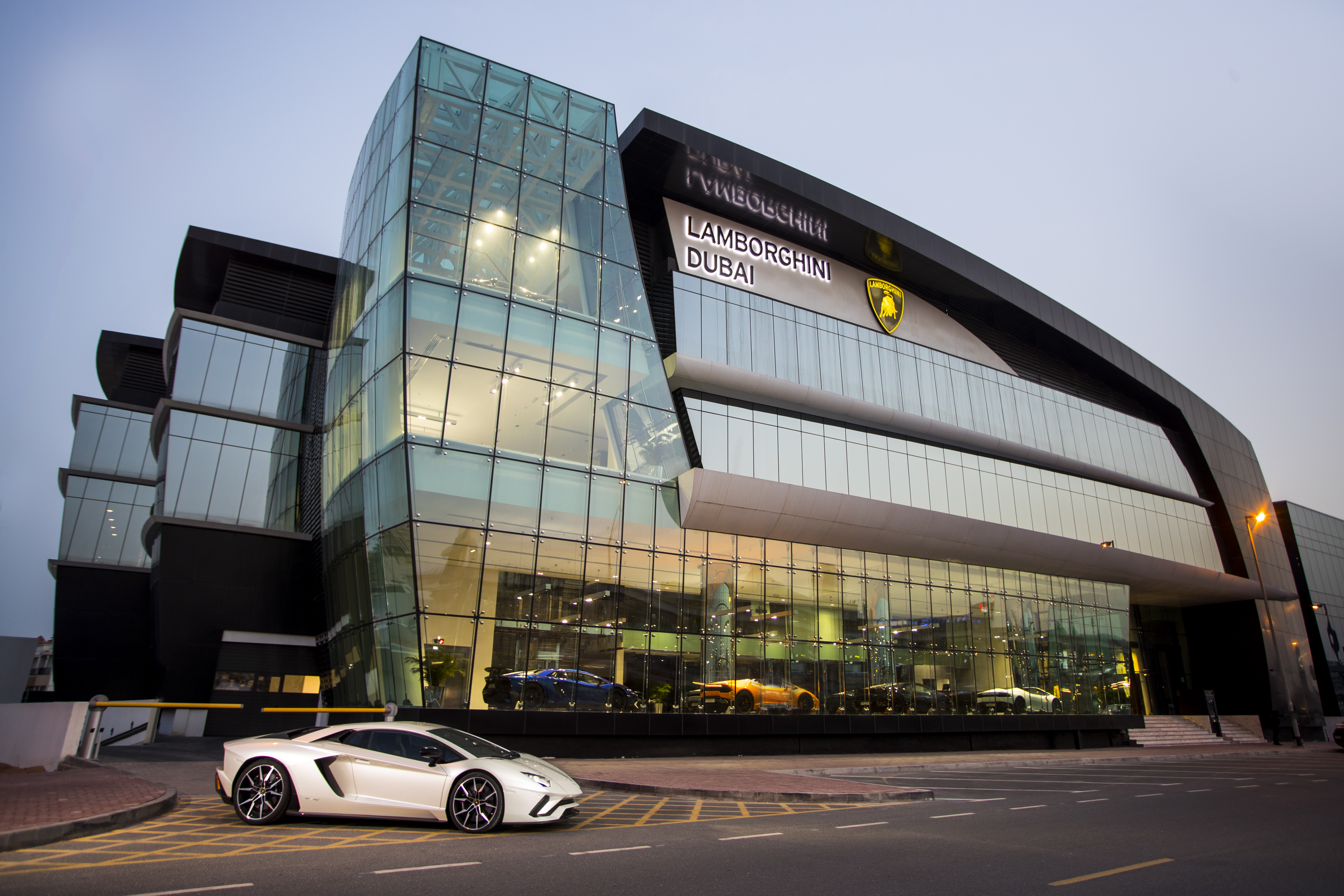 Lamborghini abre su agencia más grande en el mundo en Dubái, ¿dónde más?