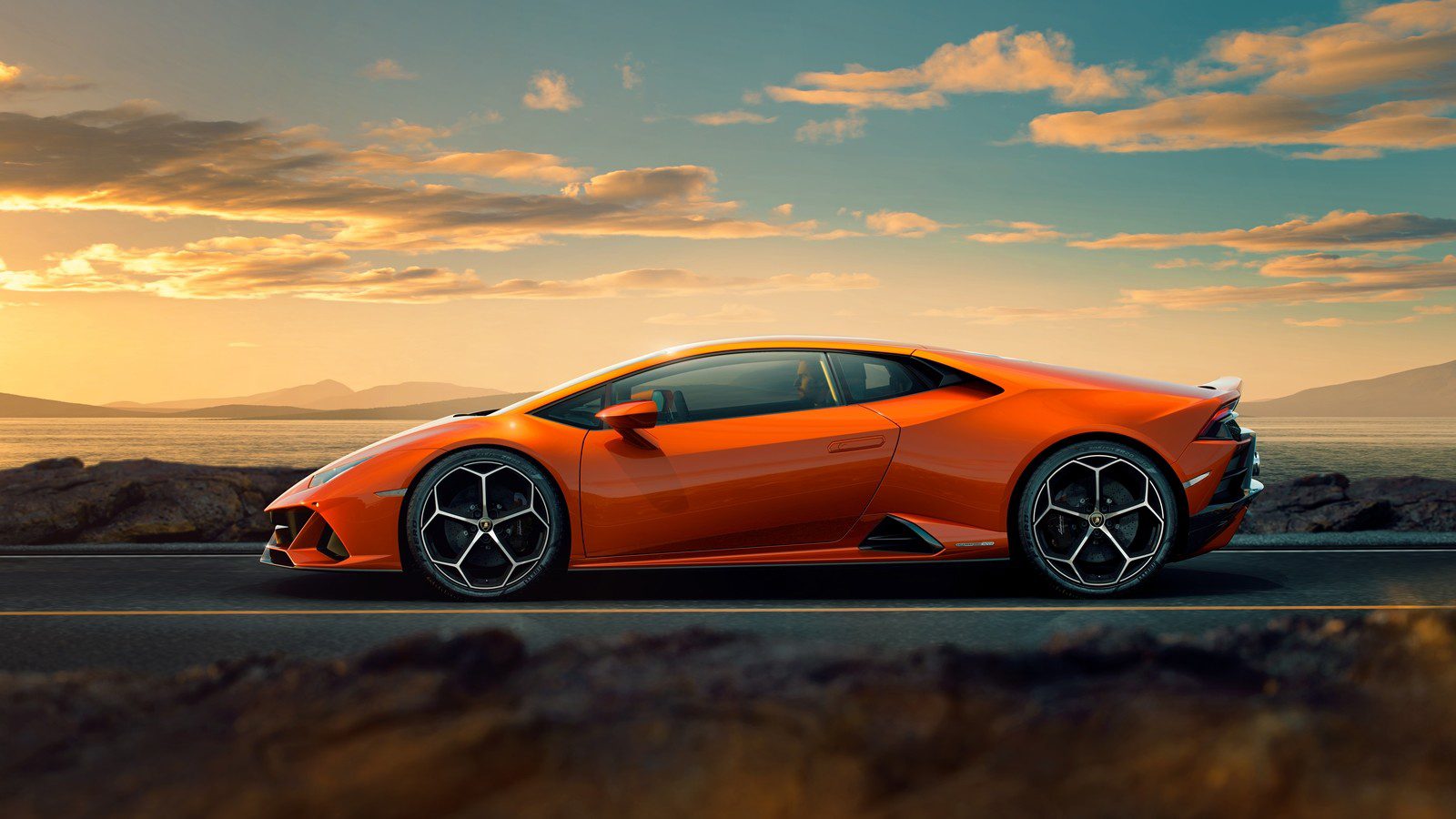 El nuevo Lamborghini Huracán EVO incrementa la tecnología y eleva las  emociones