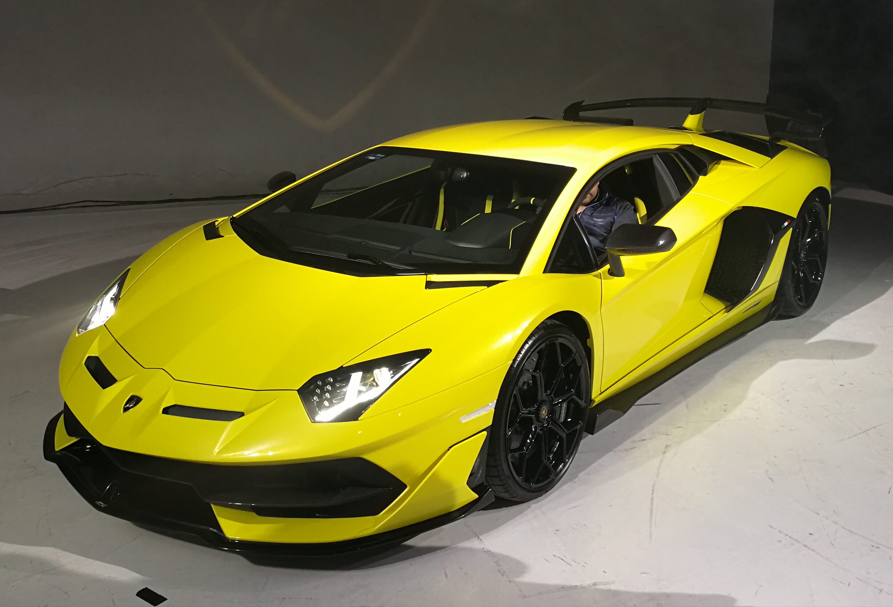 El asombroso desempeño del Lamborghini Aventador SVJ llega a México!