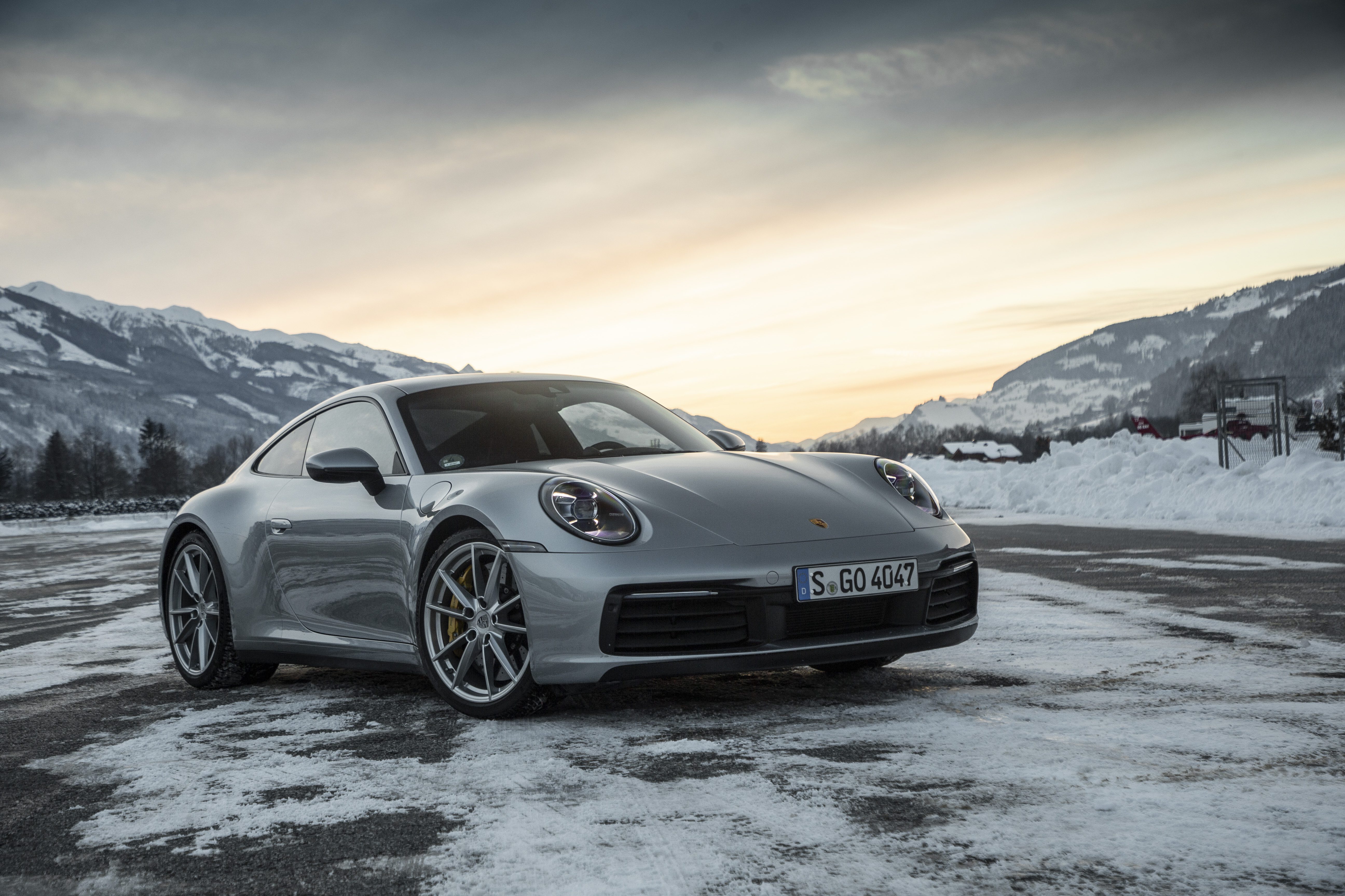 Белый снег белый порш. Порше 911 Carrera 4s. Porsche Carrera 4s 2021. 911 Carrera 4s 2021. Порше 911 Carrera s 2021.