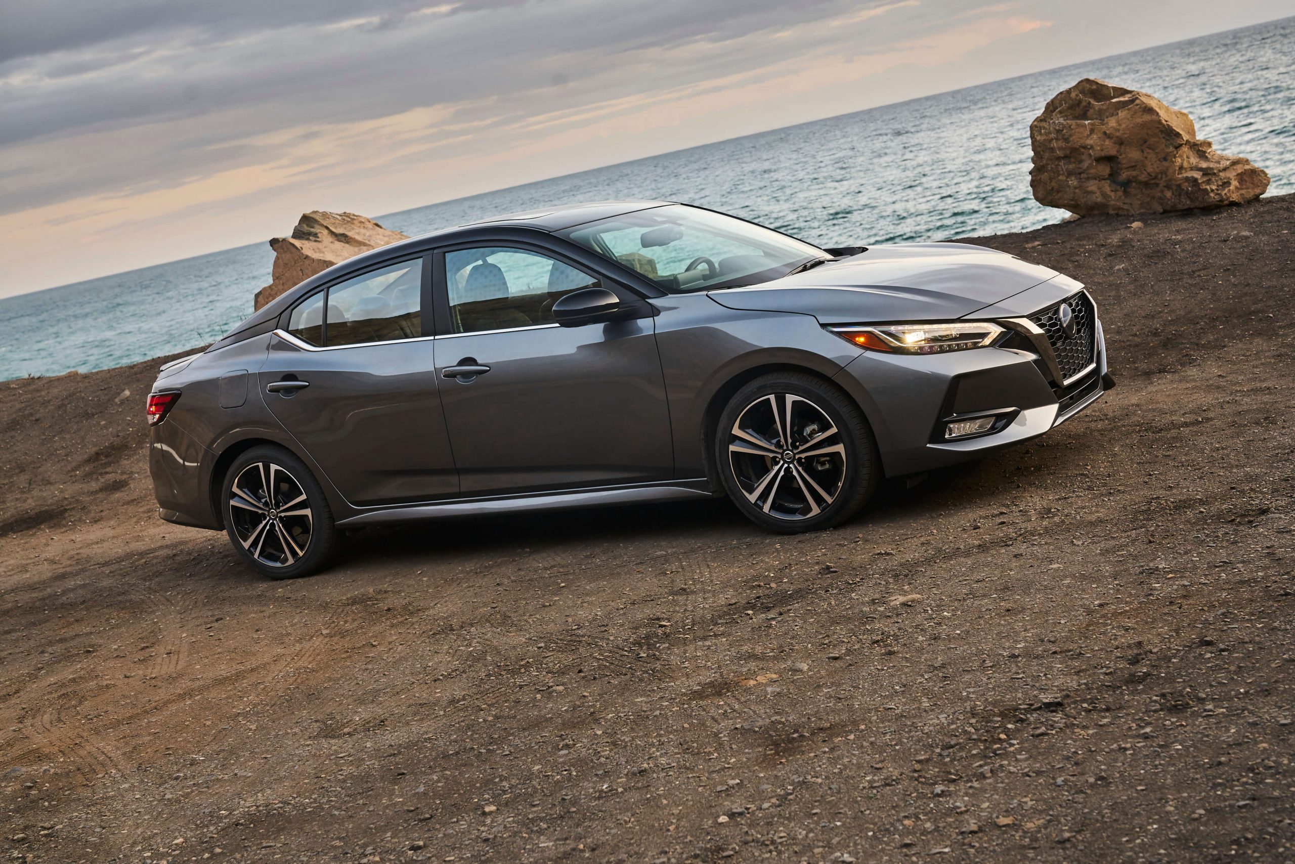 La octava generación de Nissan Sentra ya está oficialmente a la venta