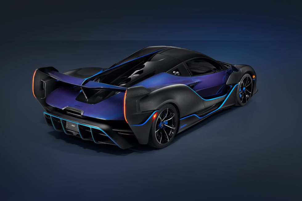 McLaren Sabre azul atrás