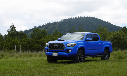 Toyota Tacoma azul