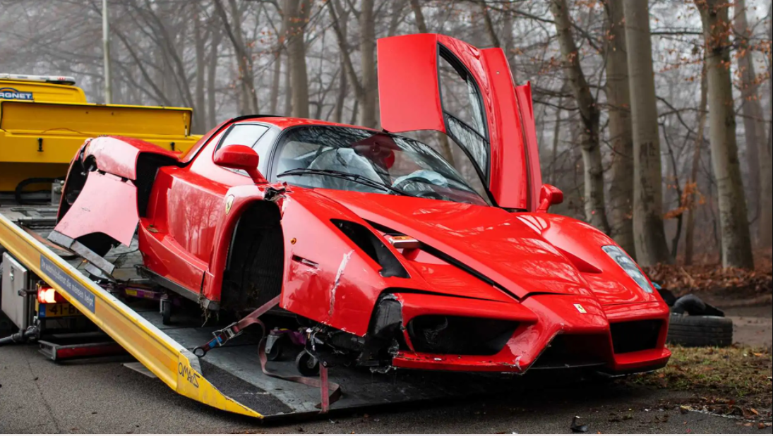 Ferrari Enzo choque