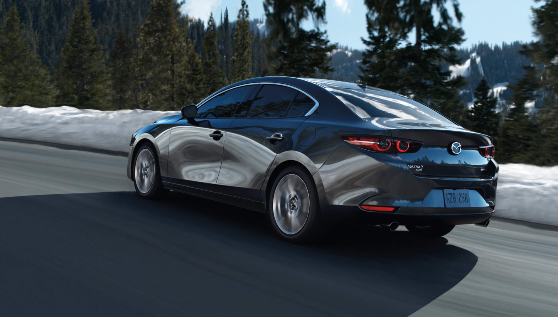¡Mazda 3 sedán 2023 bajó de precio! AutoDinámico
