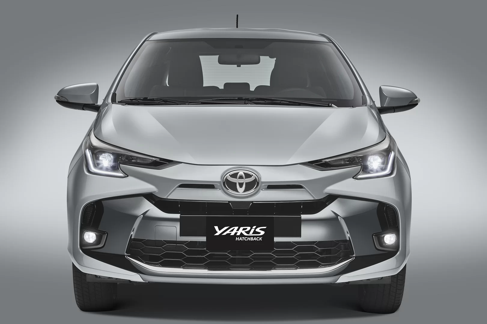 yaris hatchback precio